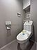 トイレ：ボタン一つで洗浄可能なパワー脱臭機能付きトイレ
