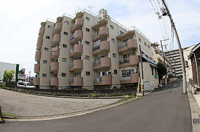 外観：「第一ユーアイマンション」6階建てマンション、JR京浜東北線「西川口」駅より徒歩17分の立地