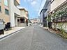 外観：前面道路含む現地写真