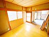 子供部屋：【内外装リフォーム中9/25更新】2階南側6帖洋室　別角度写真　隣の8帖洋室とつなげることも可能です。買主様次第で様々な使い方ができます。