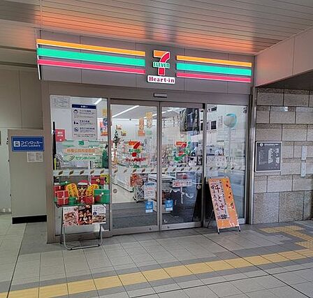 セブン-イレブン ハートインJR東岸和田駅改札口店 540m