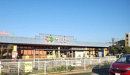 スーパーサンエー 光明台店 760m