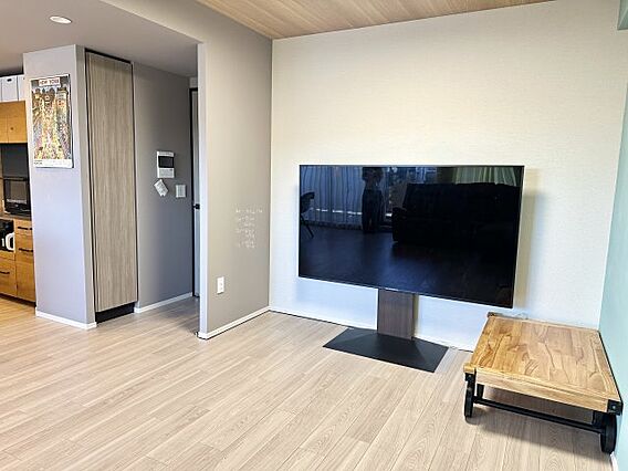 大きなテレビが...