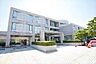 周辺：世田谷区立中央図書館 860m