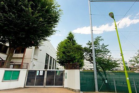 世田谷区立瀬田中学校 920m