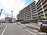 外観：前面道路含む現地写真
