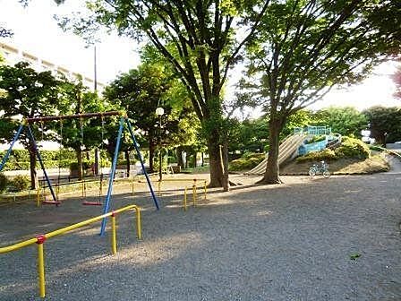 区立世田谷弁天公園 240m