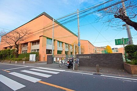 世田谷区立烏山中学校 550m