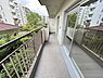 バルコニー：広々としたバルコニー。南向きのため陽当たりよく、お洗濯物も早く乾きます◎