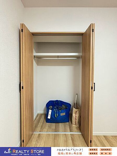 棚付きなので整理もしやすくお部屋を広く活用できます♪
