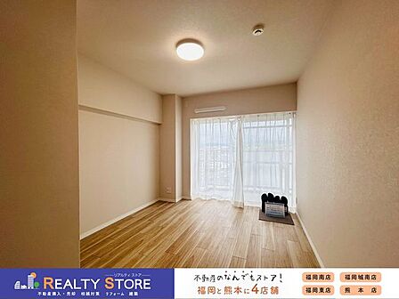 バルコニーに面した明るいお部屋♪主寝室におすすめ♪