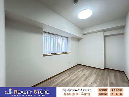 【洋室】自分時間を充実させ、心豊かなひとときを過ごすための大切な空間♪趣味や感性を生かせるようにシンプルな仕上がりになっています。