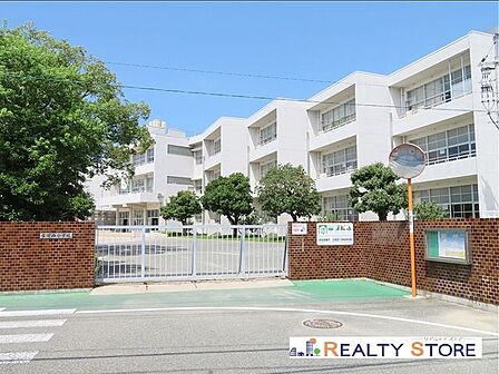 古賀市立古賀西小学校 徒歩10分。 760m
