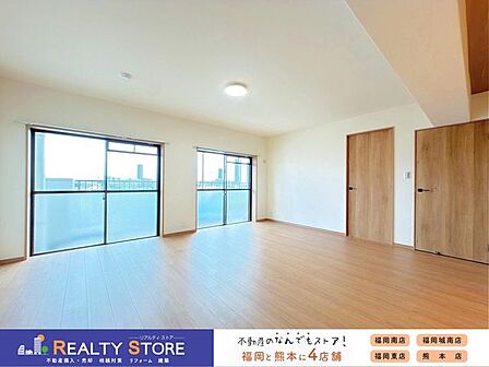 【リビング】大切な家族が集まるからこそこだわりたいＬＤＫ。休日はお陽さまの光をたっぷりととりこめるぽかぽかリビングで過ごしませんか？