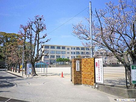 福岡市立香住丘小学校 徒歩14分。 1110m