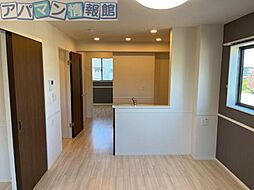 新潟市西区内野西2丁目新築アパート 2階2LDKのリビング/ダイニング