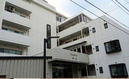 築年数を重ねながらも、修繕や維持管理が行われ、大切に使われてきたマンションです。