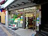 周辺：【コンビニエンスストア】 ファミリーマート都立大学駅前店まで715ｍ