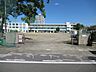 周辺：【精義小学校】明治時代に開校して以来の長い歴史を持つ学校です。昭和初期以来、二宮金次郎像が児童を見守っています。 20m