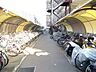 その他：駐輪場：屋根付きで雨や日差しから自転車を守りやすく、日々の通勤・通学やお買い物にも便利です。