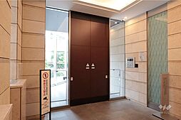 エントランスはオートロック付きです