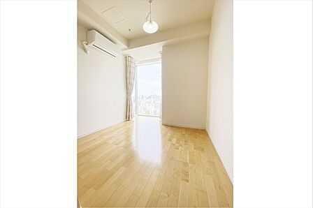 西側洋室約5.6帖