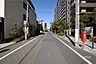 その他：敷地北西側の前面道路(南西側から)