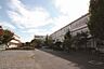 周辺：【高石市立高南中学校】徒歩10分。学校教育目標は「けじめと思いやりの持てる中学生に」。生徒の「できた」という気持ちを持つことができる支援教育や、自分の考えを話す・書く力の育成に力を入れられています。