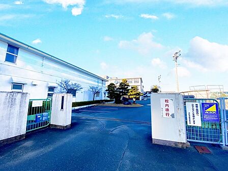 曳馬中学校まで徒歩約17分●学校教育目標「夢と希望と勇気を持って生きる生徒の育成」 自分らしさを大切にし、よりよい集団づくりに取り組む生徒の育成を目指します。