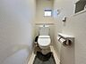 トイレ：トイレには快適な温水洗浄便座付き！