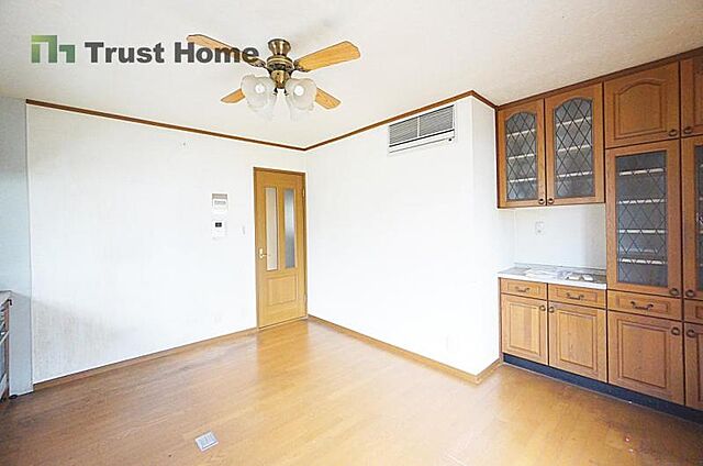 リビング/ダイニング 尼崎市食満6丁目