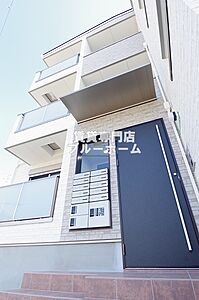 外観：木造3階建てのきれいな物件！