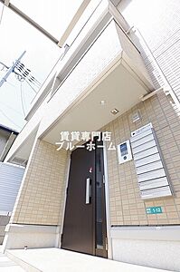 外観：軽量鉄骨造3階建て物件！