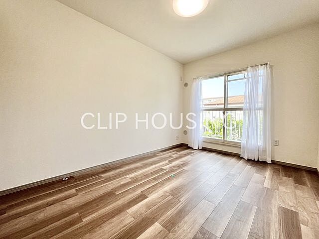 寝室 グリーンメゾン南大沢13−17号棟 1階/-