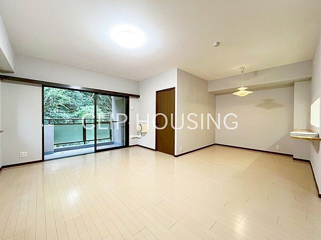 リビング/ダイニング ル・アール高尾エグザフォート 1階/-