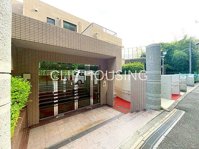 エントランス ル・アール高尾エグザフォート 1階/-