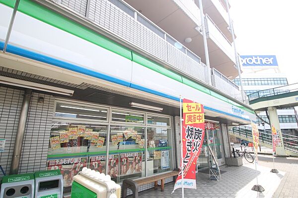 画像20:ファミリーマート　堀田駅前店