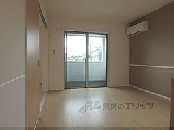 近鉄京都線 伊勢田駅 徒歩34分の賃貸アパート 1階1LDKのリビング/ダイニング