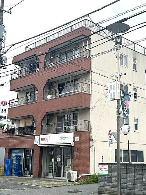 3 / 23