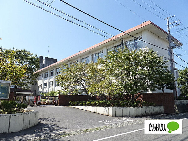 画像25:小学校「近江八幡市立桐原東小学校まで815m」