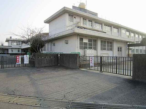 画像17:その他「近江八幡市立北里小学校まで585m」