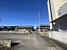 外観：前面道路含む現地写真