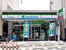 周辺：ファミリーマート新板橋駅前店 徒歩2分。 90m