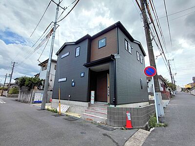 外観：2号棟側より 北側 約6.0ｍ 公道 東側 約4.0ｍ 公道