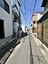 その他：物件前の道路です。車の往来も少なく、たいへん静かです。