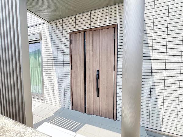 玄関を拡大表示