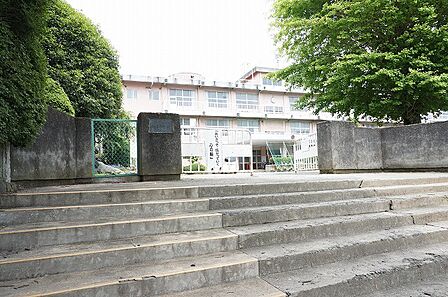 小田原市立白山中学校まで約1530m（徒歩20分）