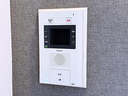 訪問者を確認できるTVモニター付きインターフォンです。