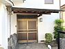 玄関：引き戸が便利な玄関です。