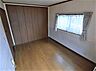 洋室：2面採光で明るいですね